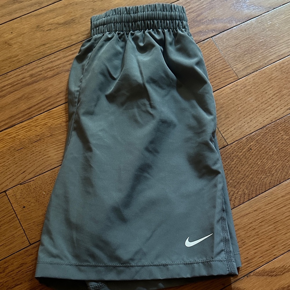 Nike Boys Medium Dri Fit shorts EUC perfect for school. Check out all my colors